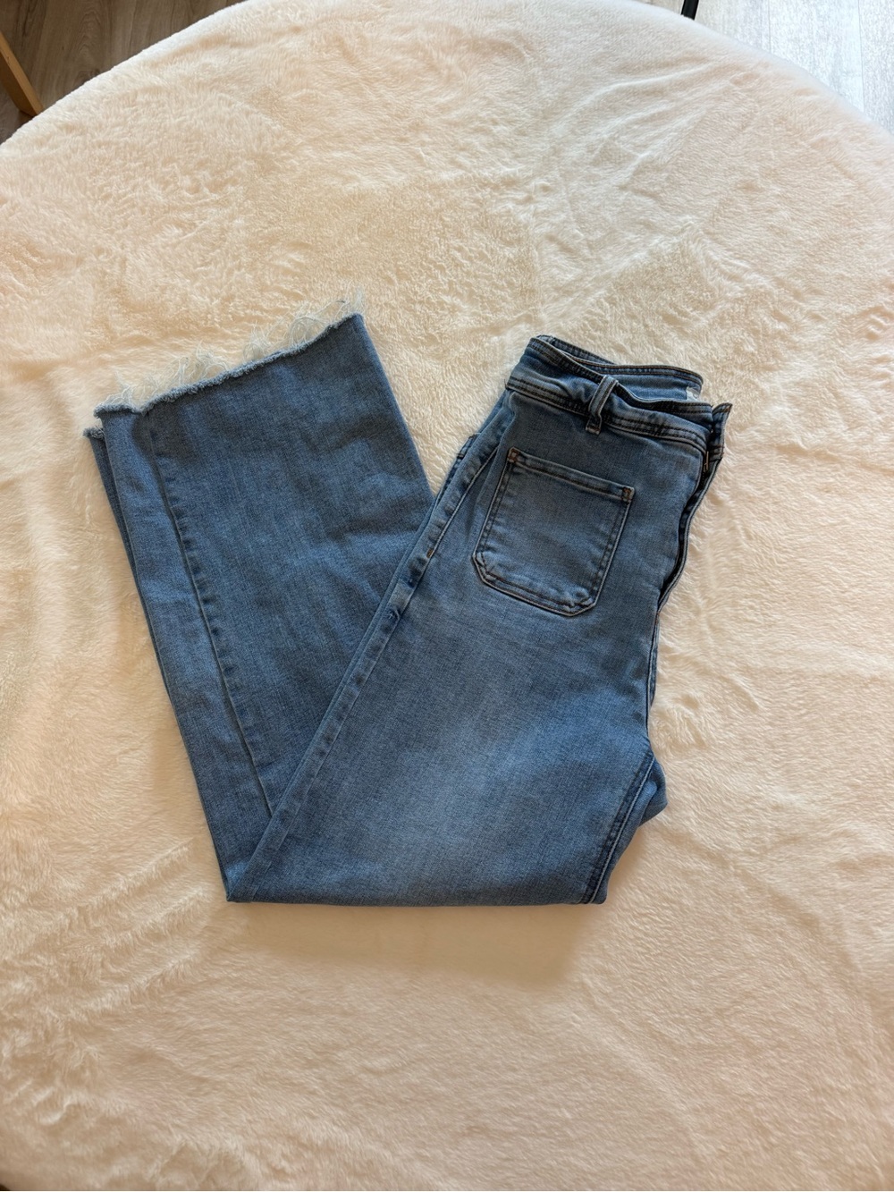 Oat New York Wide-Leg Jeans in Medium Blue with Frayed Hem